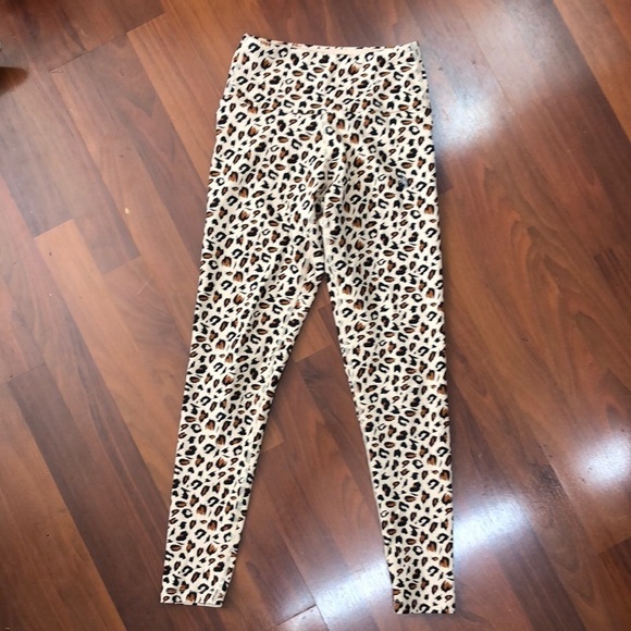 NWOT Ryderwear Hybrid Tan Leopard High Waisted Scrunch Butt Leggings Size XS - Picture 2 of 10